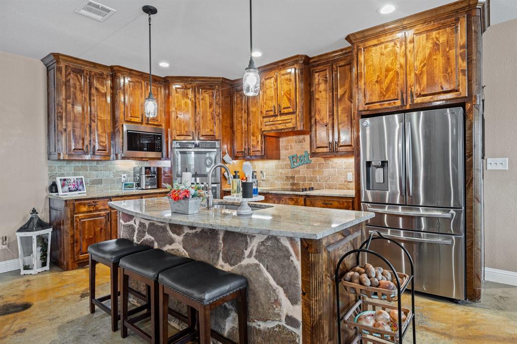 592 Old Agnes Road Weatherford, TX 76088 - Photo 6 of 37