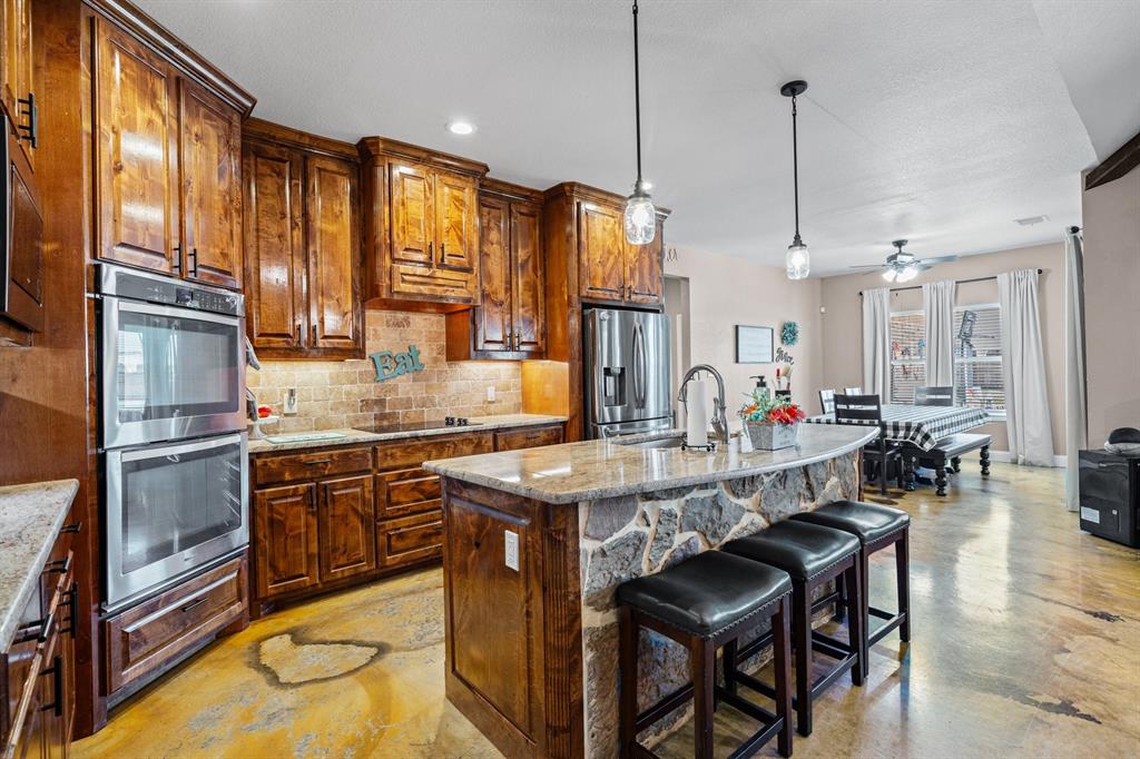 592 Old Agnes Road Weatherford, TX 76088 - Photo 7 of 37