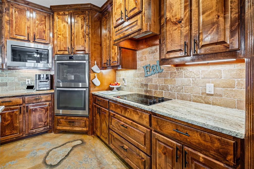 592 Old Agnes Road Weatherford, TX 76088 - Photo 8 of 37