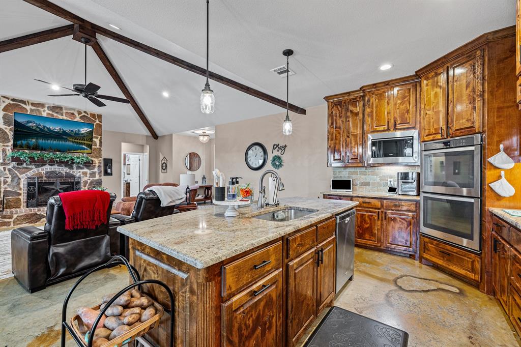 592 Old Agnes Road Weatherford, TX 76088 - Photo 9 of 37