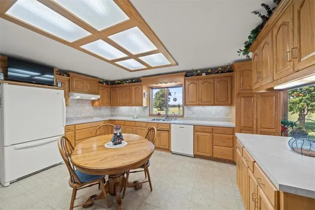 $598,000 | 19011 State Rte A, Archie, MO 64725