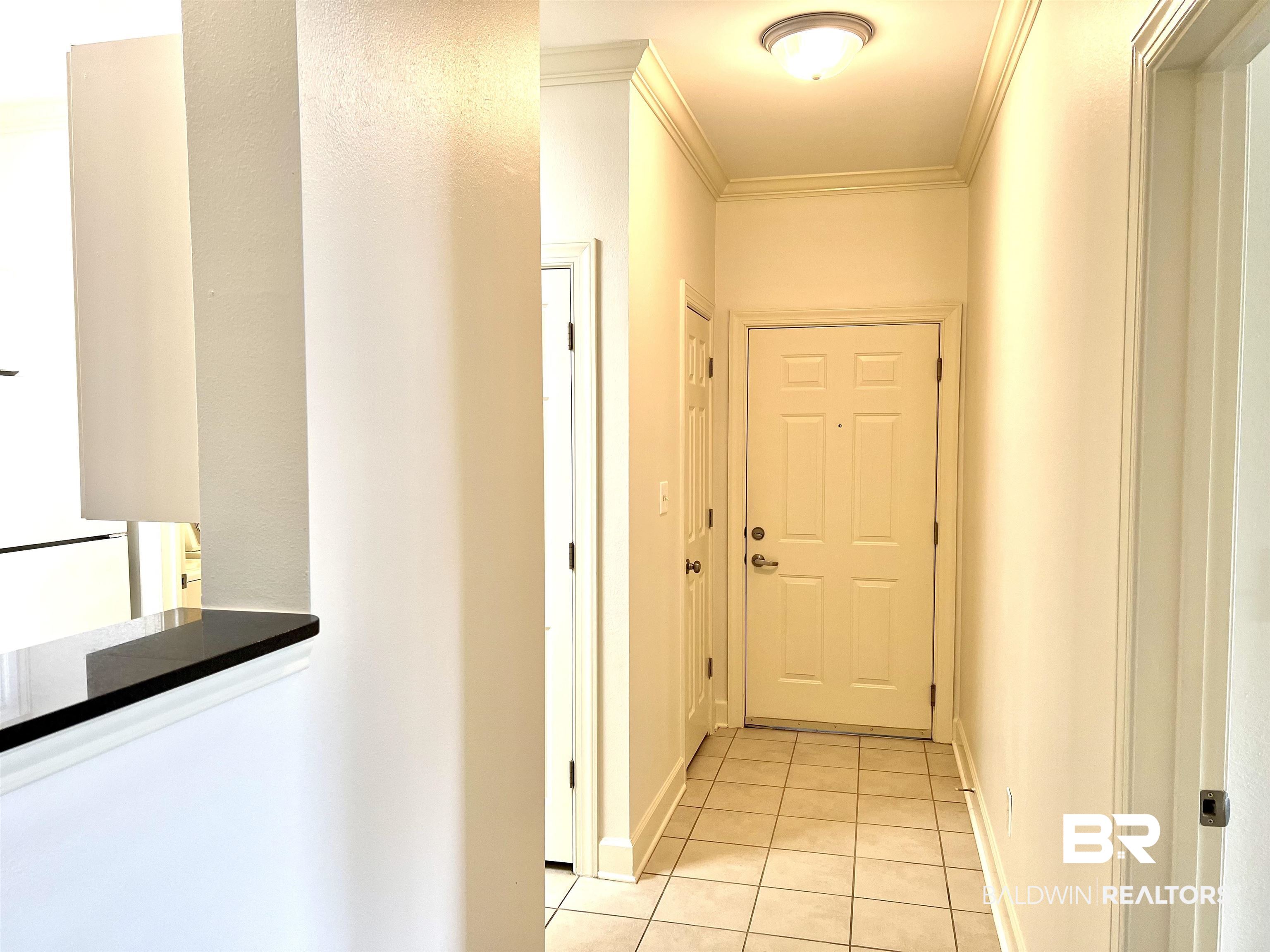 450 Park Avenue, Unit 802 Foley, AL 36535 - Photo 5 of 43 Hallway