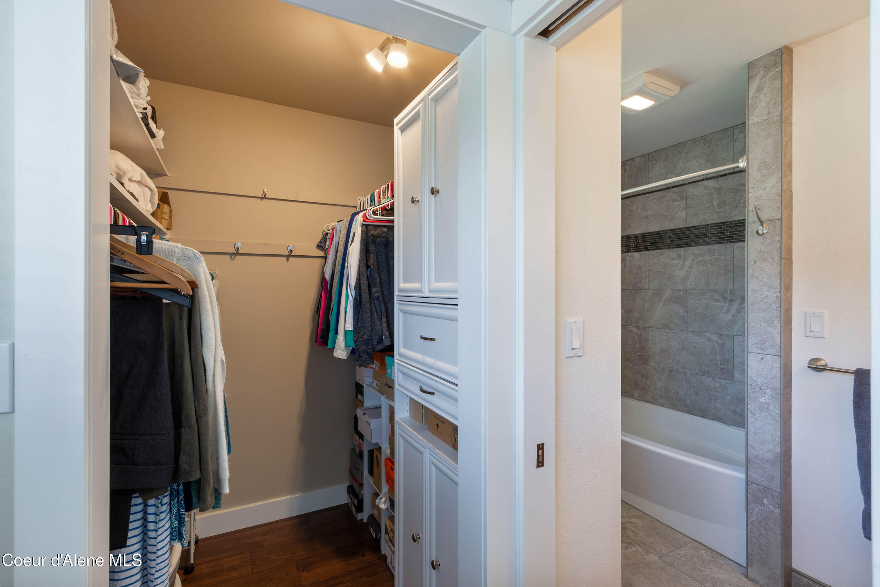 1169 Algoma Spur Road Sagle, ID 83860 - Photo 11 of 41 Master Closet