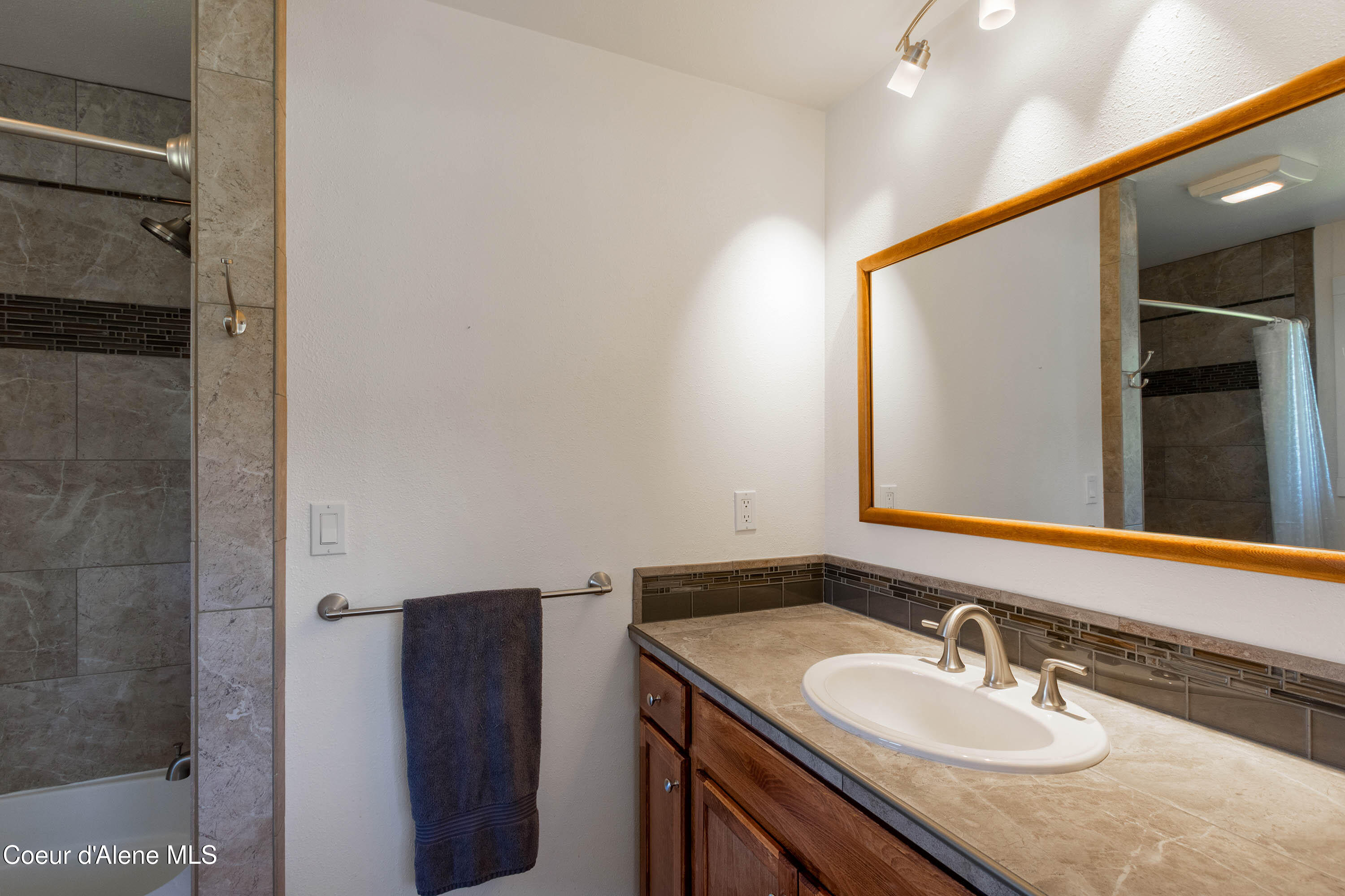 1169 Algoma Spur Road Sagle, ID 83860 - Photo 12 of 41 Master Bathroom
