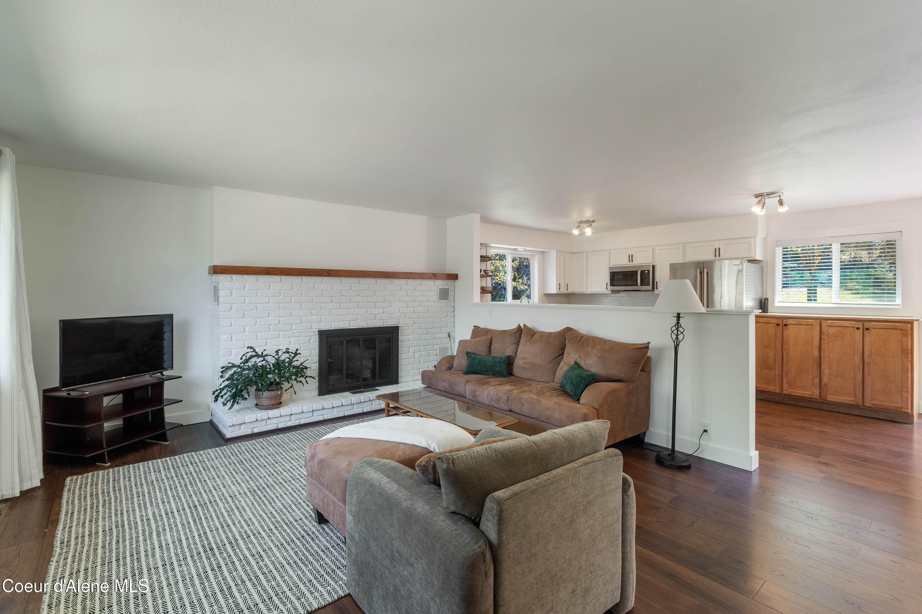 1169 Algoma Spur Road Sagle, ID 83860 - Photo 2 of 41 Living Room