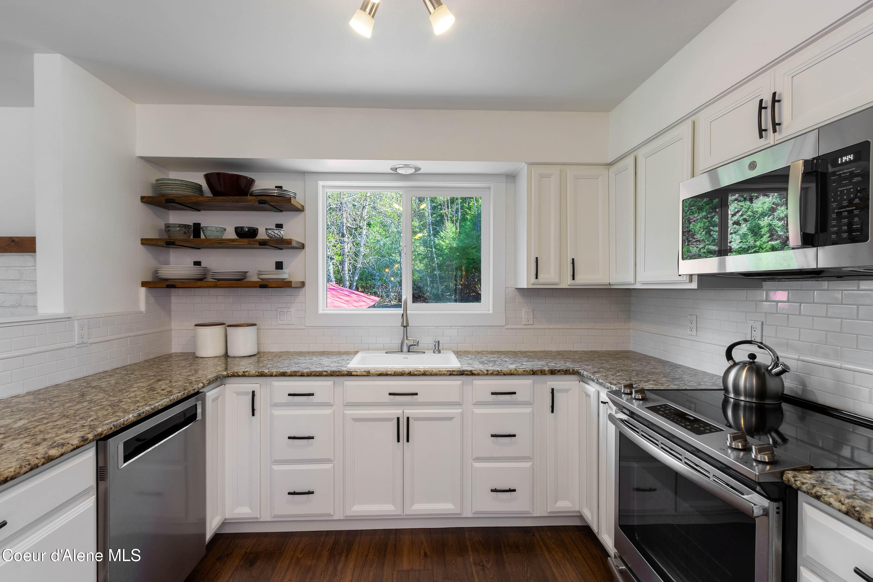 1169 Algoma Spur Road Sagle, ID 83860 - Photo 6 of 41 Kitchen Closeup