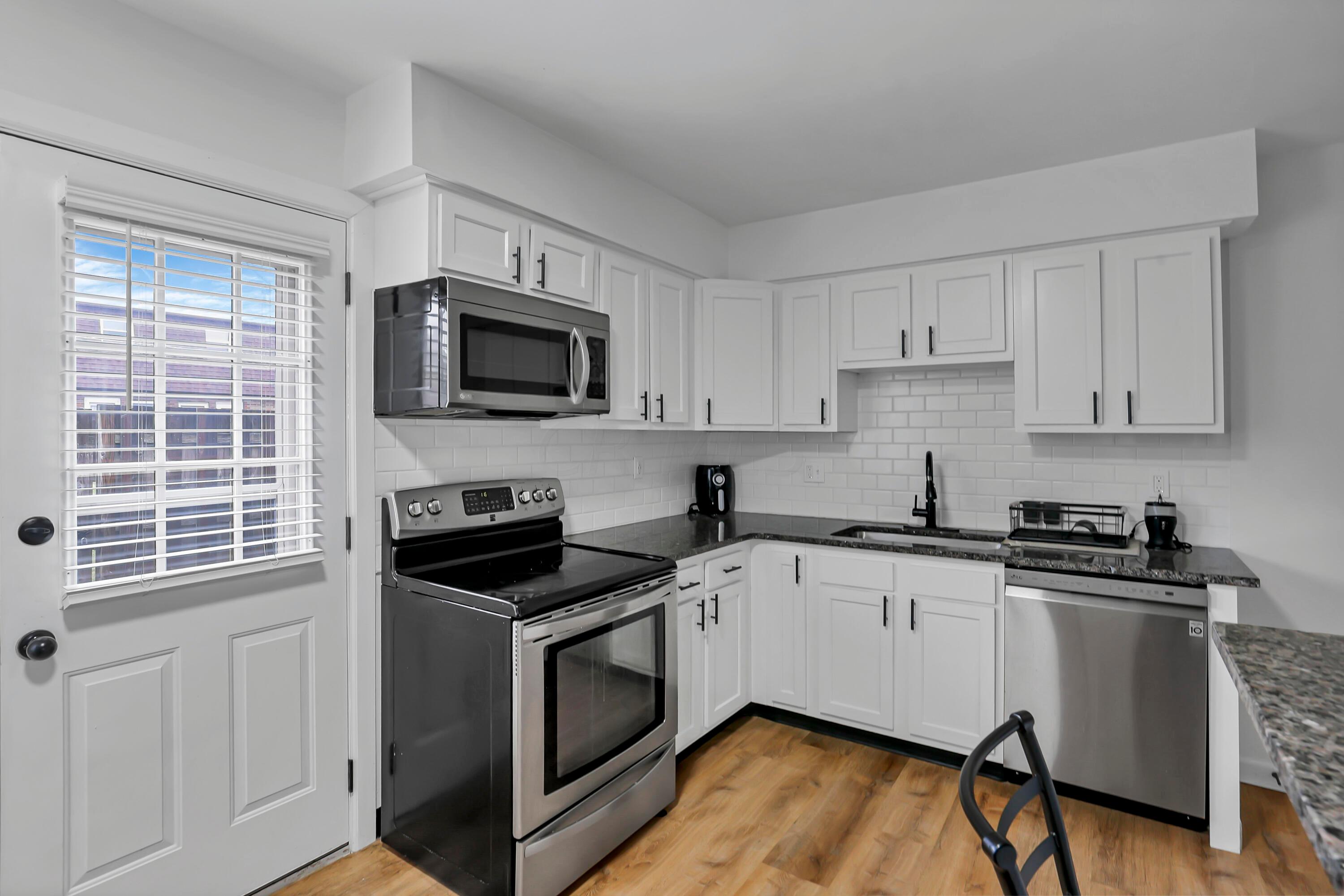 5726 Beechcroft Road, Unit C Columbus, OH 43229 - Photo 4 of 17 Kitchen