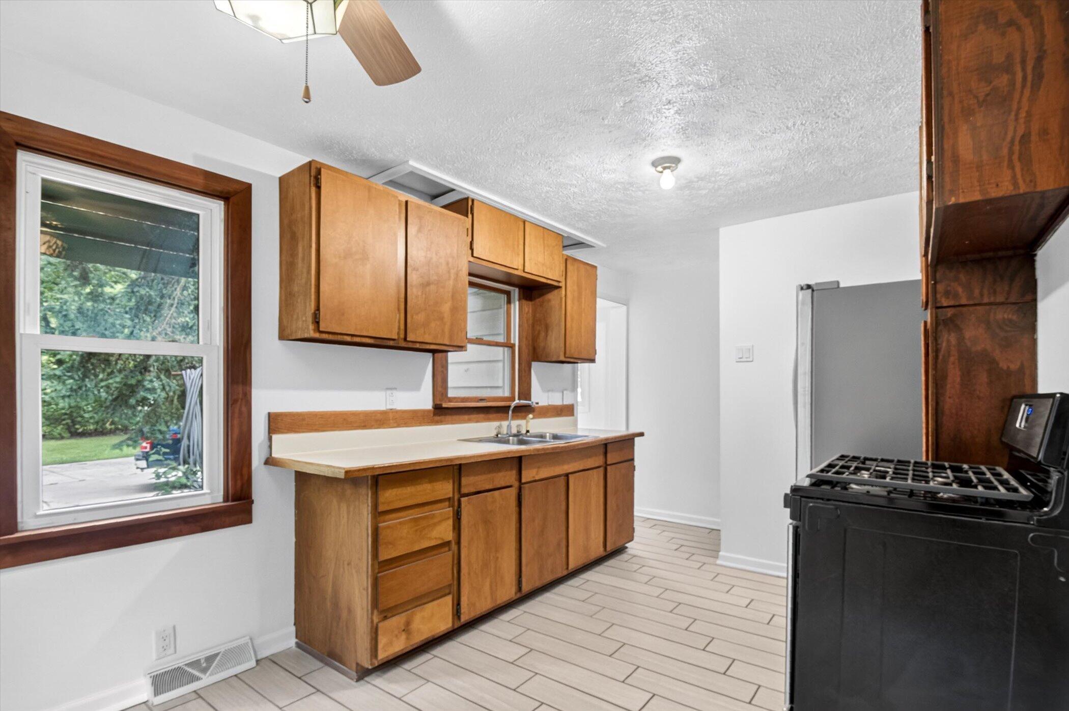 6109 Brooklyn Road Jackson, MI 49201 - Photo 9 of 25 09-6109-Brooklyn-Rd-WindowStill-Photogra