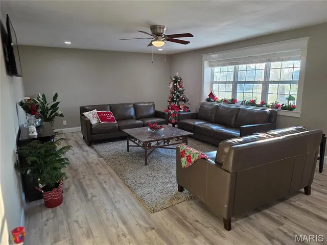 $450,000 | 93 Dry Hollow Road, Camdenton, MO 65020