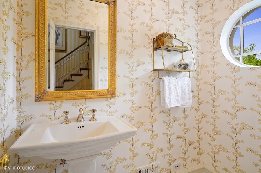 106 Woodley Road Winnetka, IL 60093 - Photo 14 of 44 a bathroom with a sink and a mirror