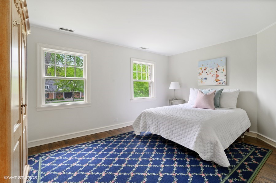 106 Woodley Road Winnetka, IL 60093 - Photo 34 of 44 a bedroom with a bed and a window