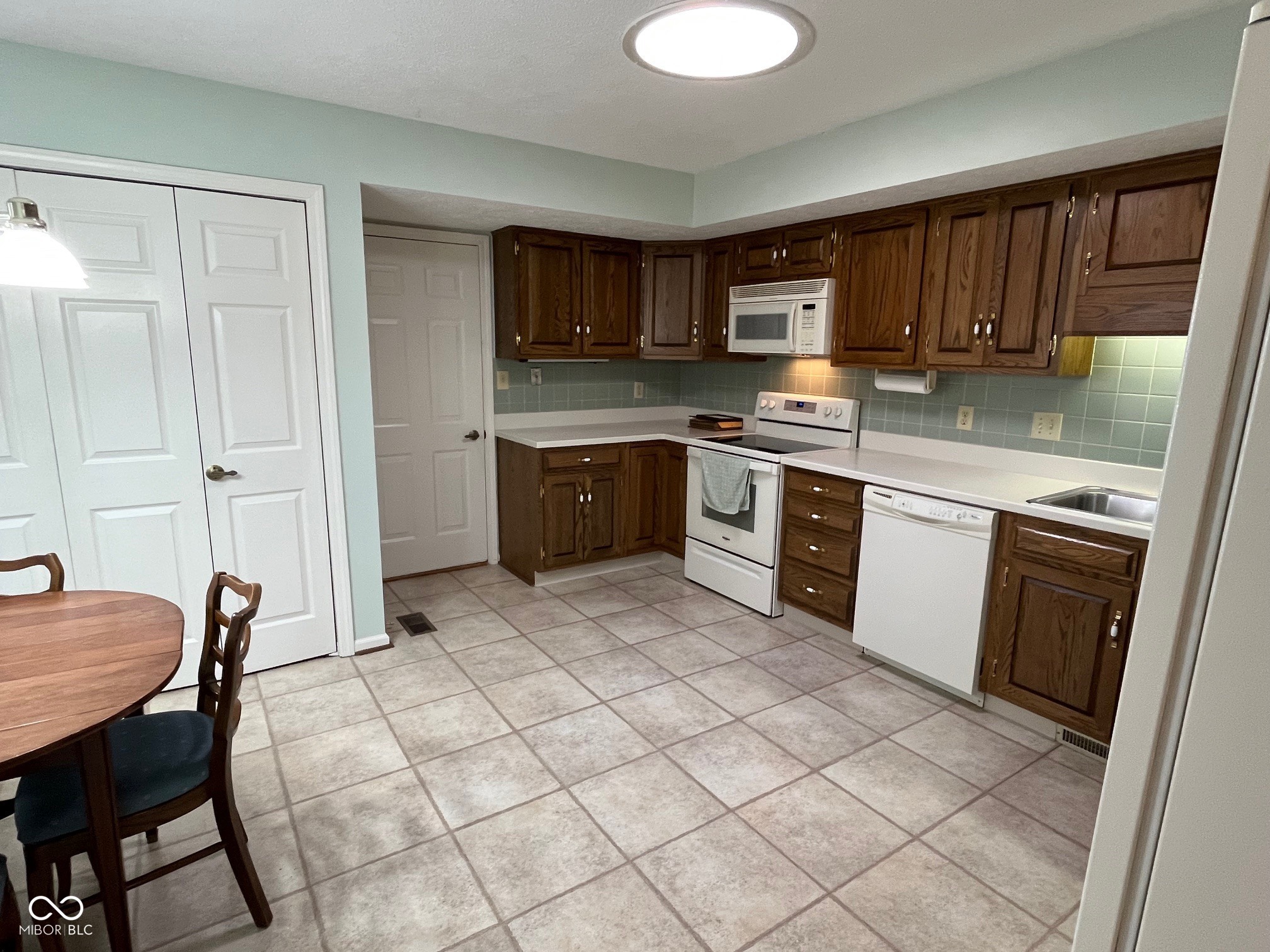 7433 Longleat Road Indianapolis, IN 46240 - Photo 9 of 32 Gallery Image 9