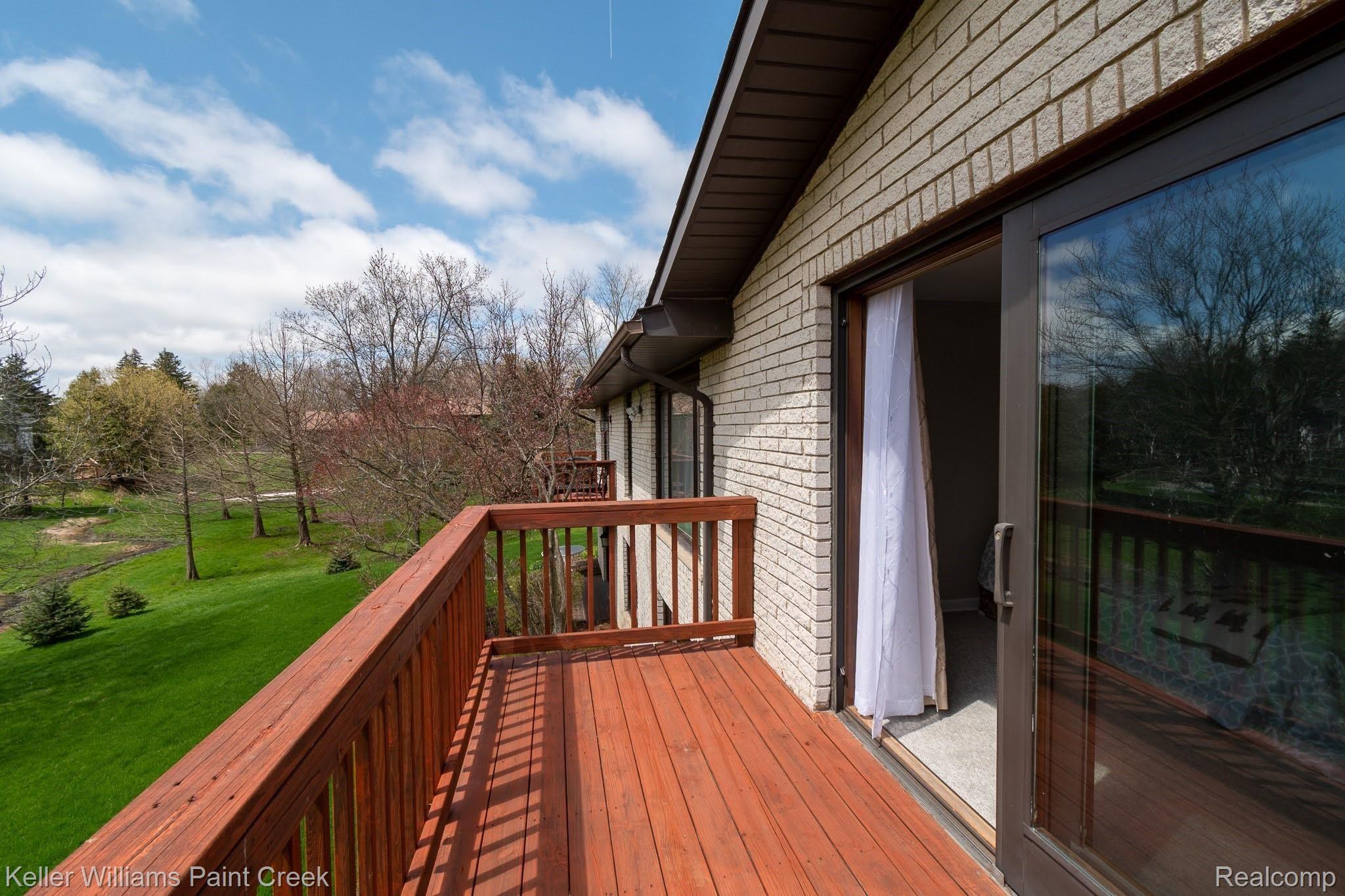 5225 Darby Circle Rochester, MI 48306 - Photo 24 of 39 Plenty of room for seating!