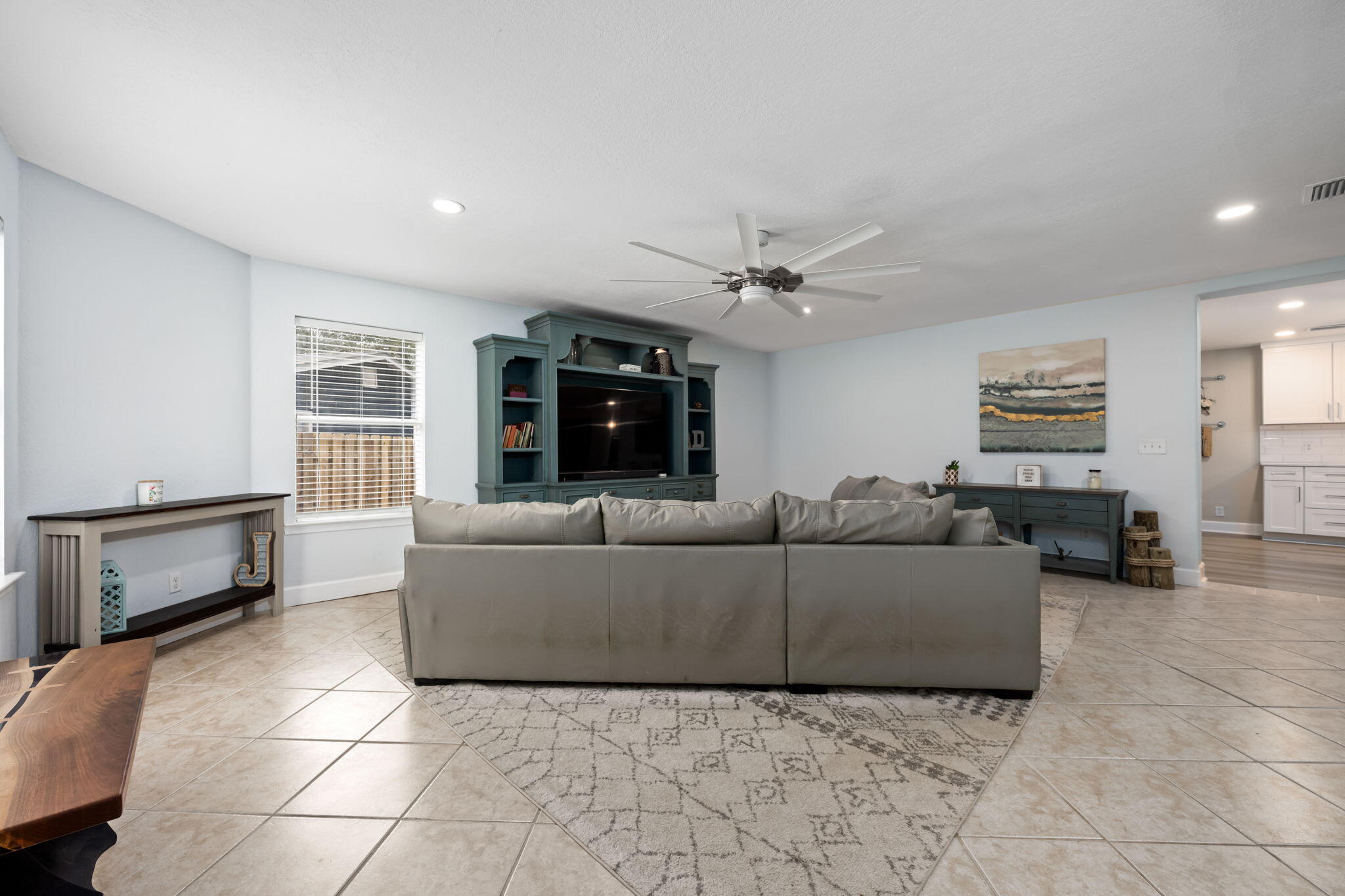 255 Edge Avenue Valparaiso, FL 32580 - Photo 20 of 73 a living room with furniture and a window