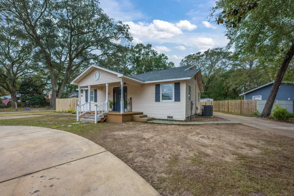 $590,000 | 255 Edge Avenue, Valparaiso, FL 32580