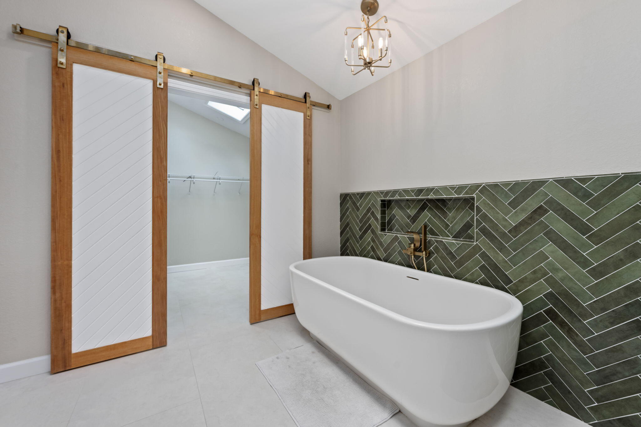 255 Edge Avenue Valparaiso, FL 32580 - Photo 34 of 73 a bathroom with a bathtub and a shower