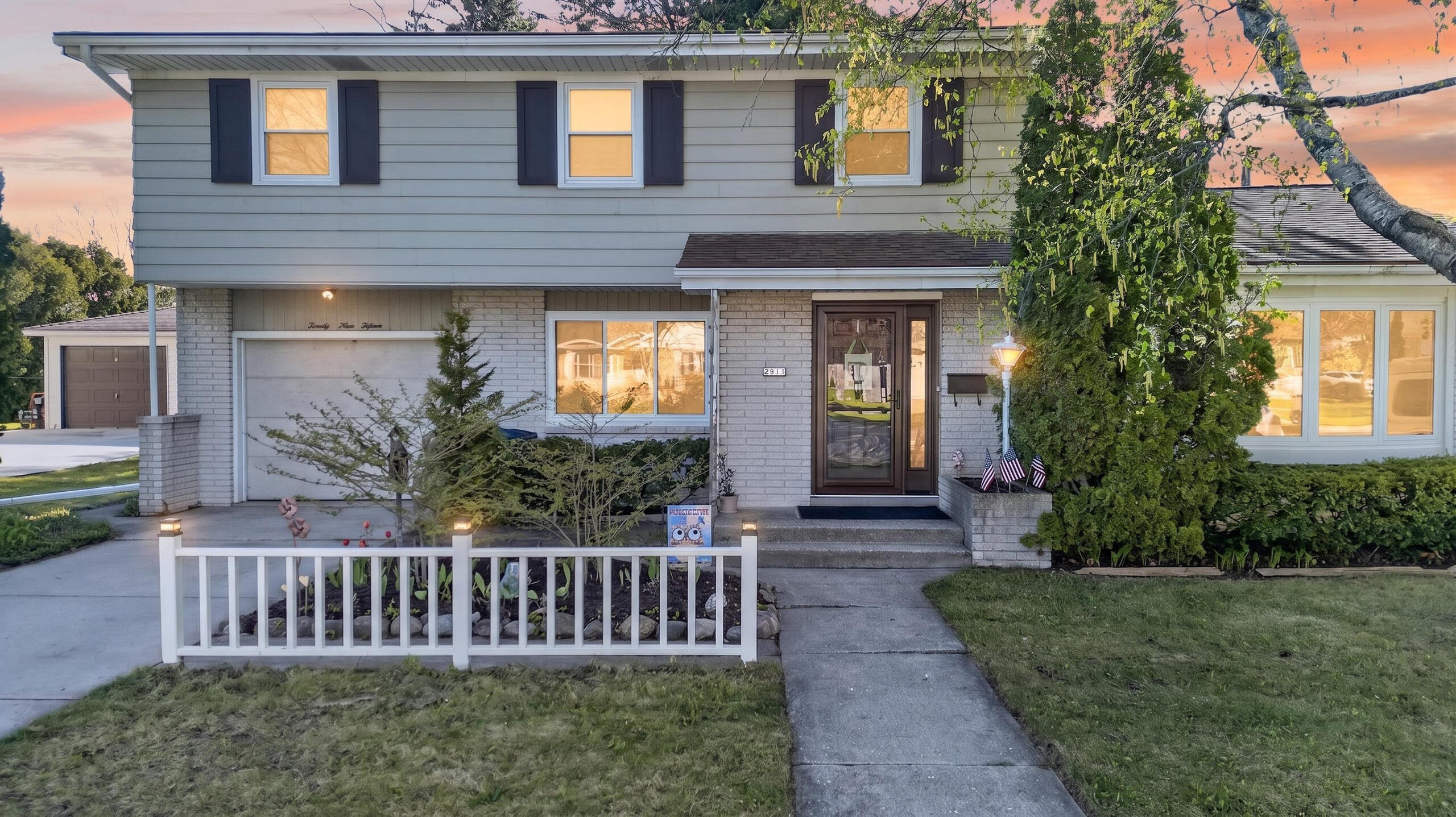 2915 South 16th Street Sheboygan, WI 53081 - Photo 48 of 48 Front twilight