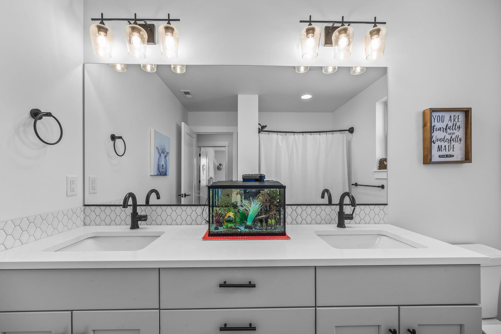 4361 Southwest 36th Street Redmond, OR 97756 - Photo 21 of 34 Shared Secondary full bath upstairs.