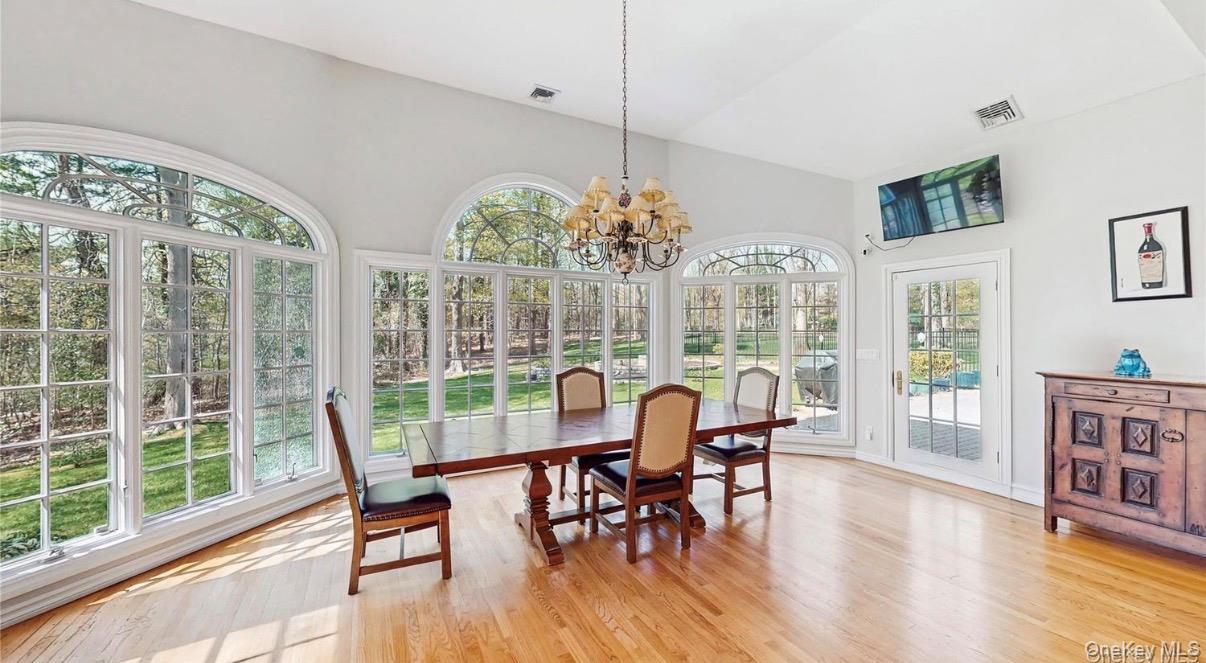 406 Duck Pond Road Locust Valley, NY 11560 - Photo 10 of 30 Gallery Image 10