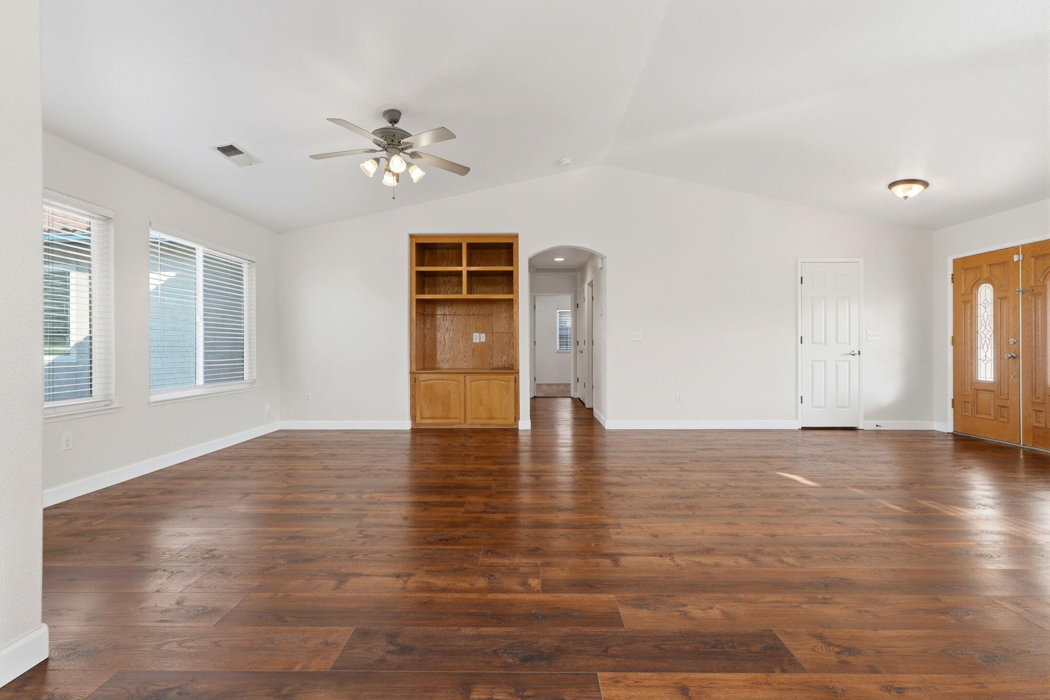 952 Scotland Street Lemoore, CA 93245 - Photo 18 of 53 Living Area