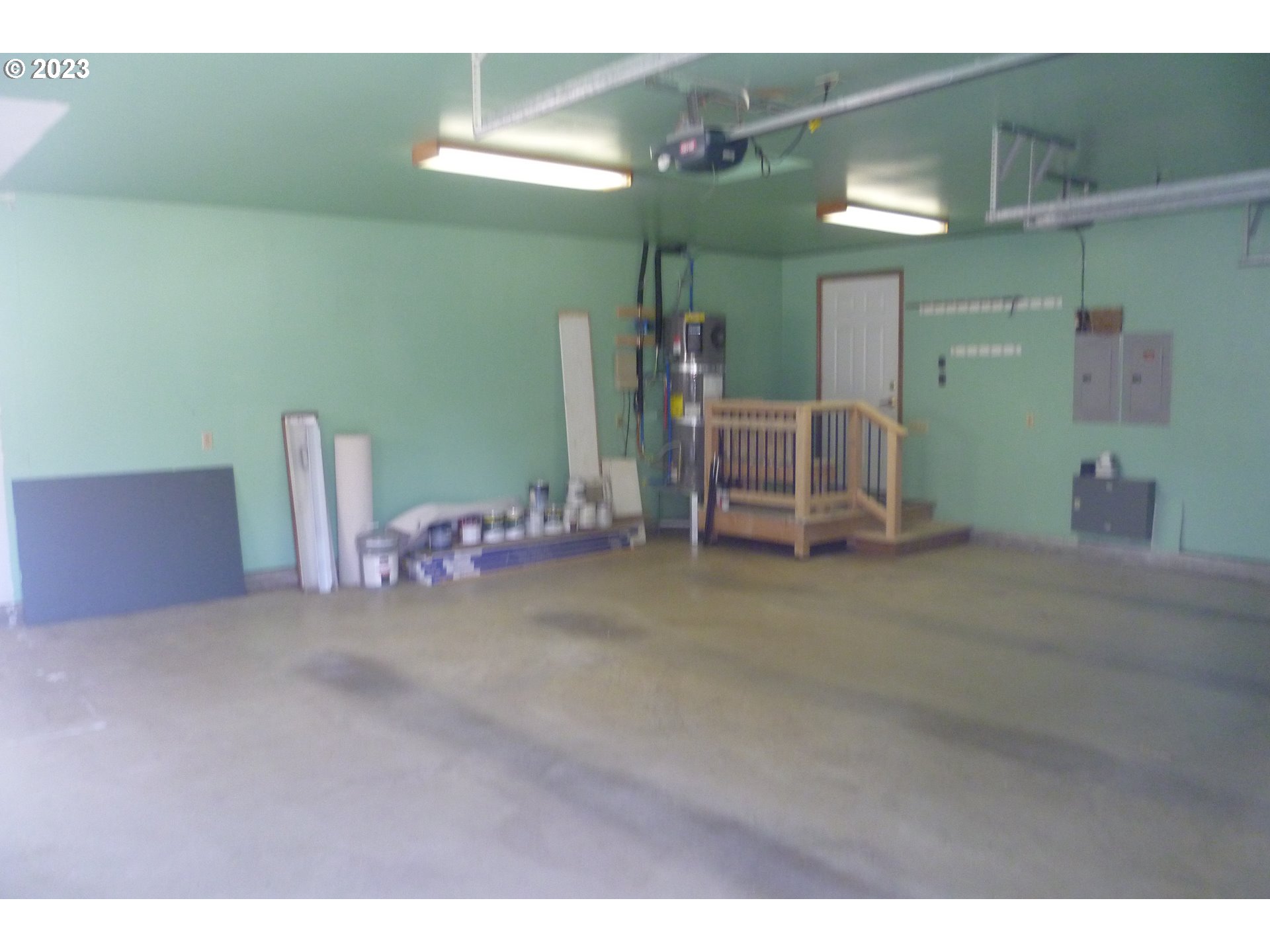 1819 Northeast 191st Circle Ridgefield, WA 98642 - Photo 20 of 37 Garage