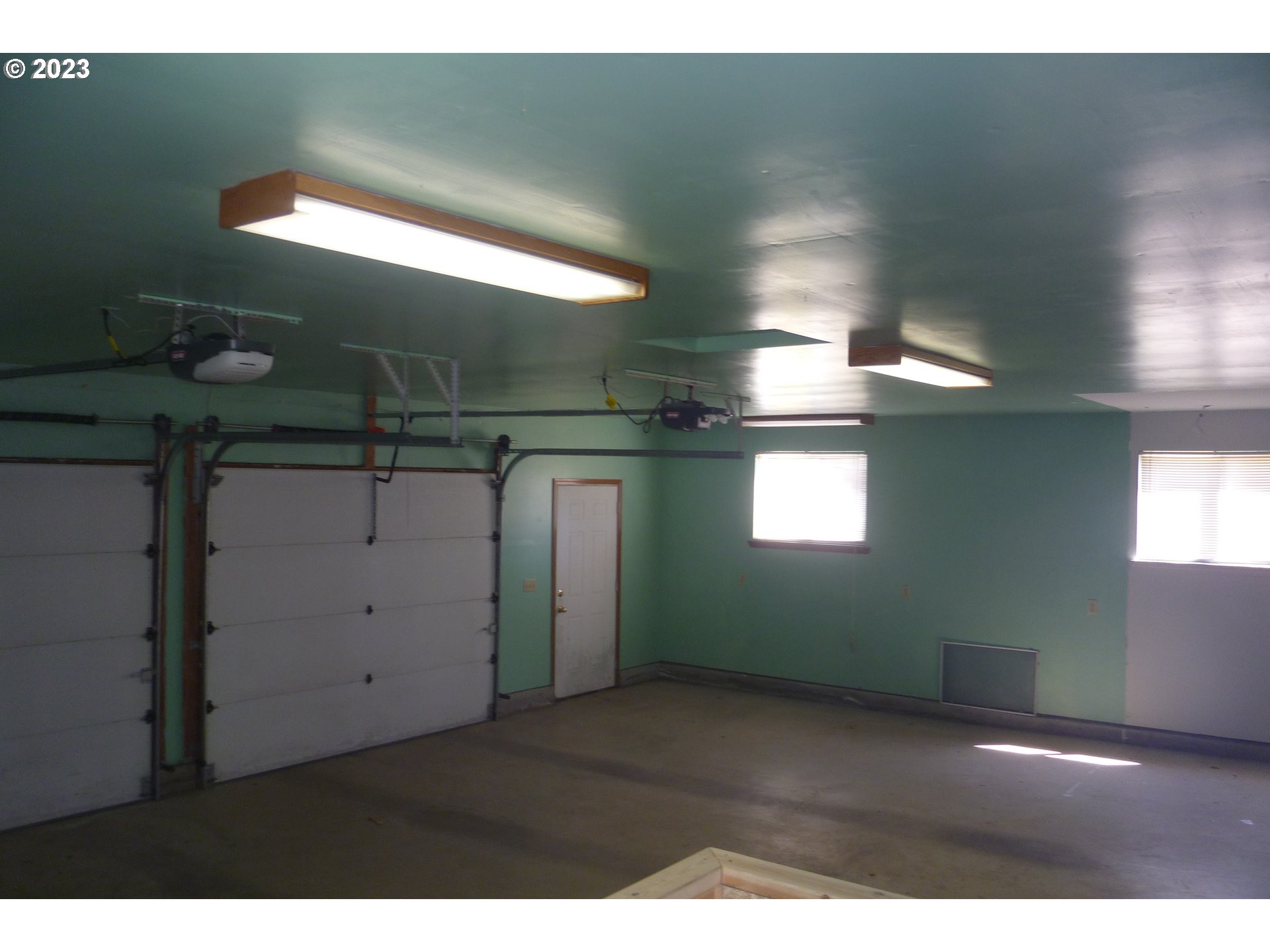 1819 Northeast 191st Circle Ridgefield, WA 98642 - Photo 21 of 37 Garage