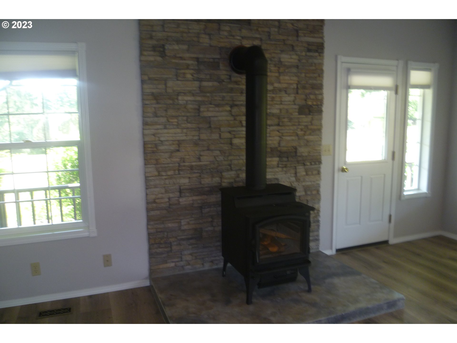 1819 Northeast 191st Circle Ridgefield, WA 98642 - Photo 8 of 37 Fireplace Wood Burning Stove/Insert