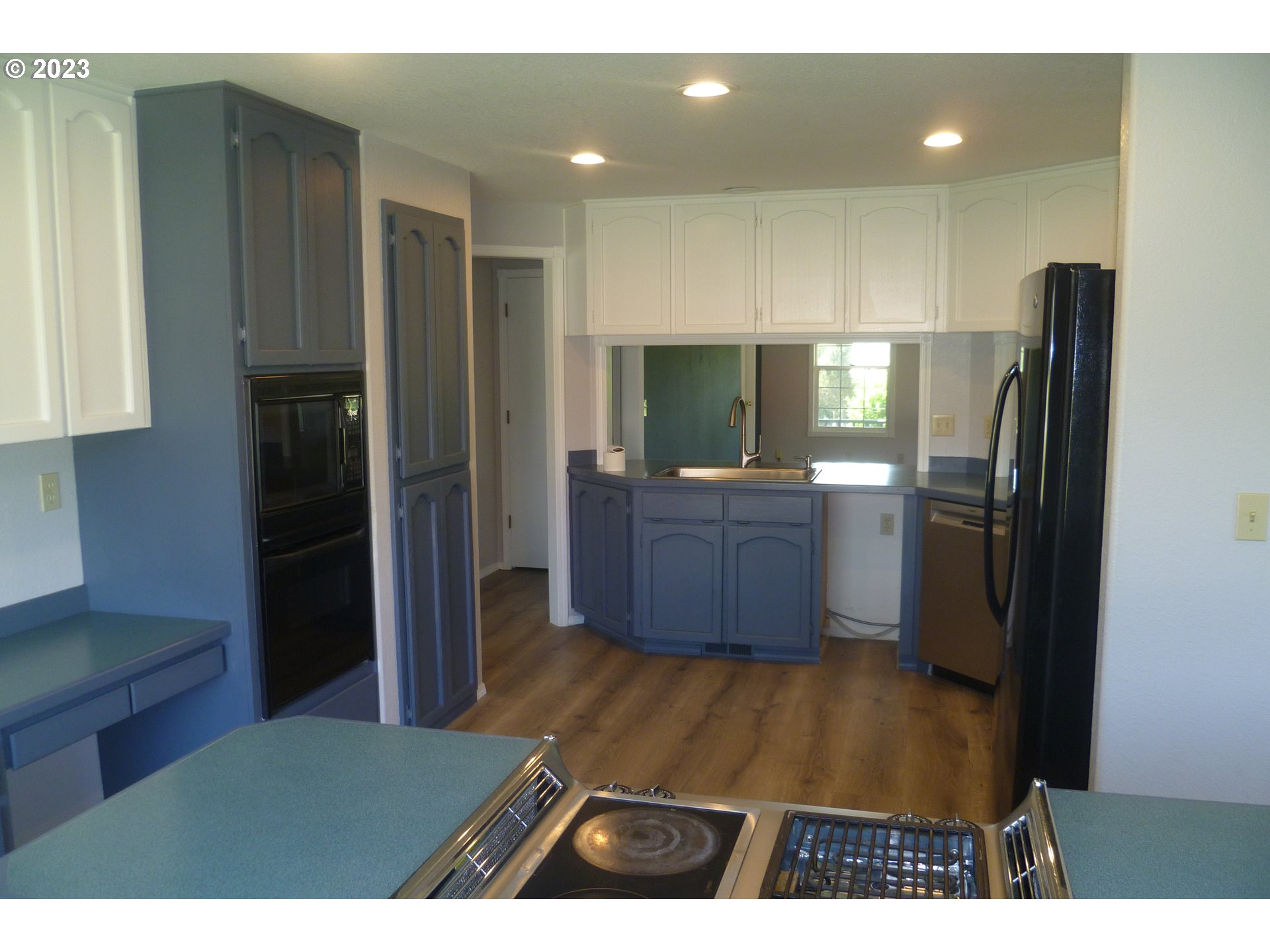 1819 Northeast 191st Circle Ridgefield, WA 98642 - Photo 10 of 37 Kitchen