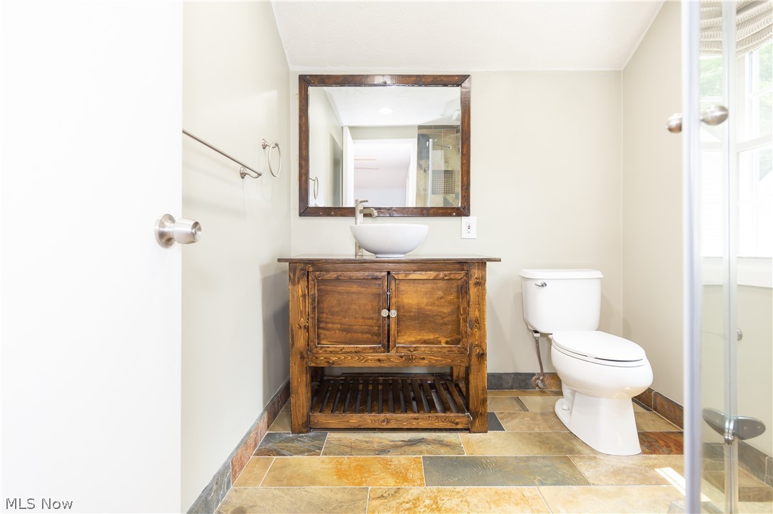1099 Dorsh Road Cleveland, OH 44121 - Photo 15 of 29 Gallery Image 15