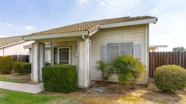 a view of a entryway in front of house