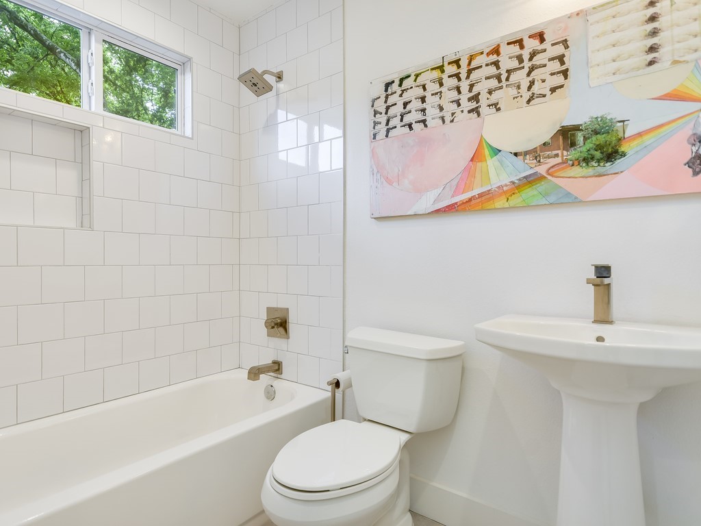 1313 Garden Street Austin, TX 78702 - Photo 19 of 23 a bathroom with a sink a toilet and bathtub
