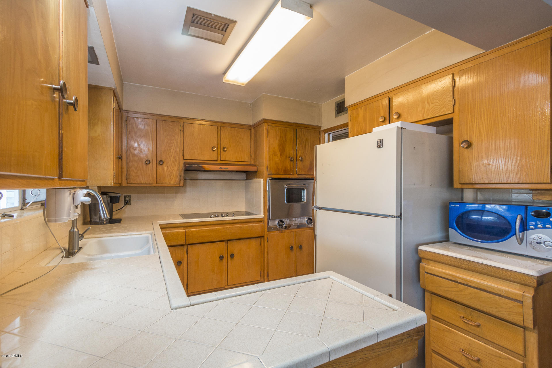 3854 West Ocotillo Road Phoenix, AZ 85019 - Photo 5 of 19 5) KITCHEN