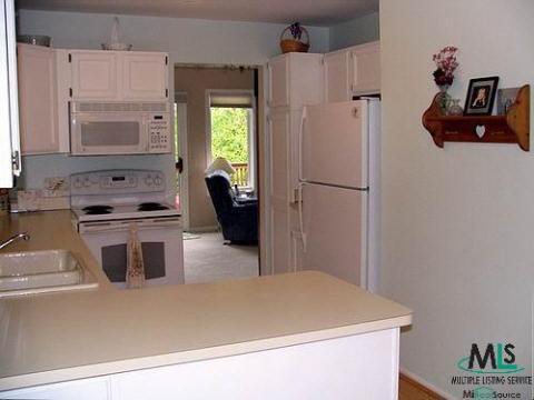 4204 Saratoga Road Canton, MI 48187 - Photo 7 of 10 435872-6.JPG