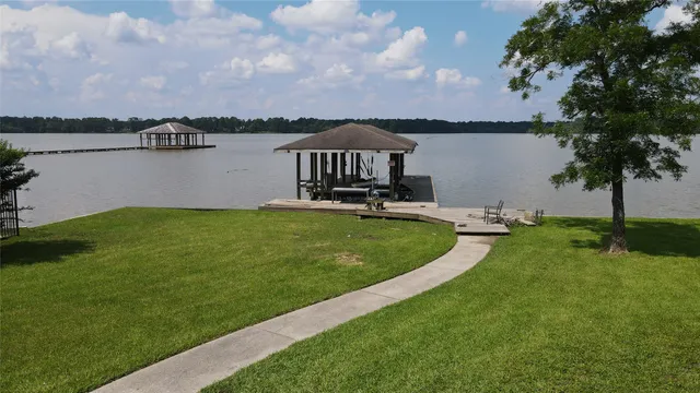 $749,990 | 10 Kings River Court, Houston, TX 77346