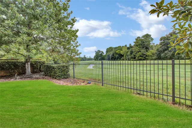 a view of a yard and basketball court