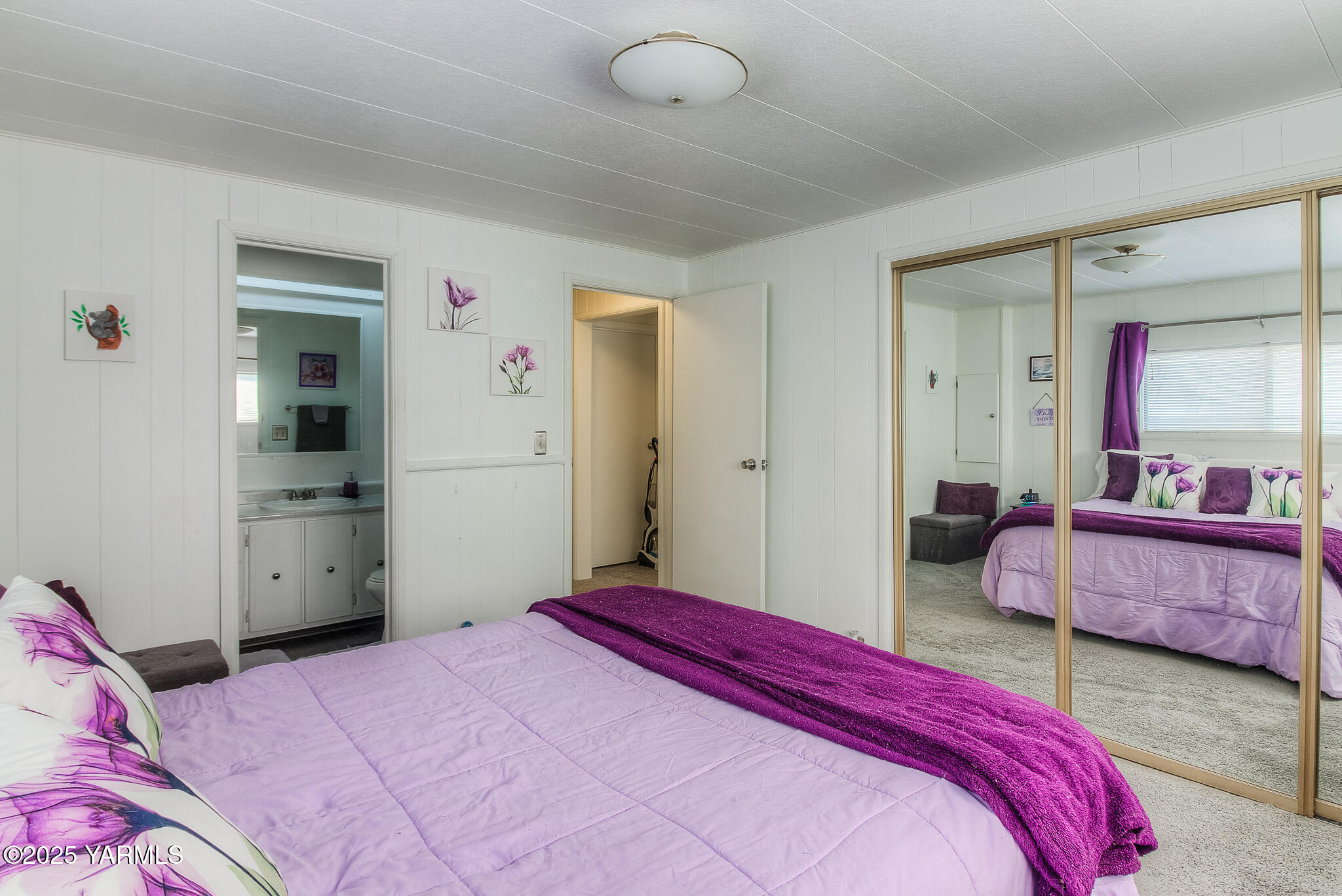 300 Alps Road, Unit 1002 Moxee, WA 98936 - Photo 14 of 17 a bedroom with a bed and a chandelier