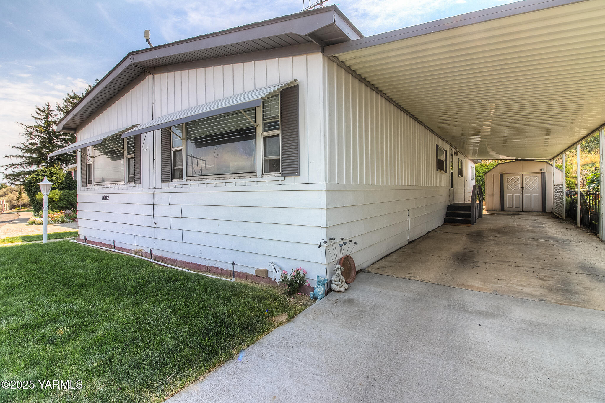 300 Alps Road, Unit 1002 Moxee, WA 98936 - Photo 3 of 17 a view of a house with a yard