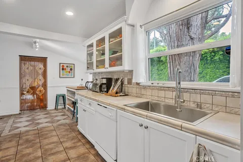 $6,900 | 3442 Laurel Canyon Boulevard, Studio City, CA 91604