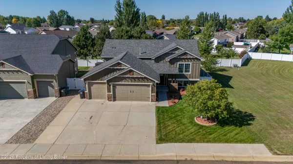 $425,000 | 817 15th Avenue East, Dickinson, ND 58601
