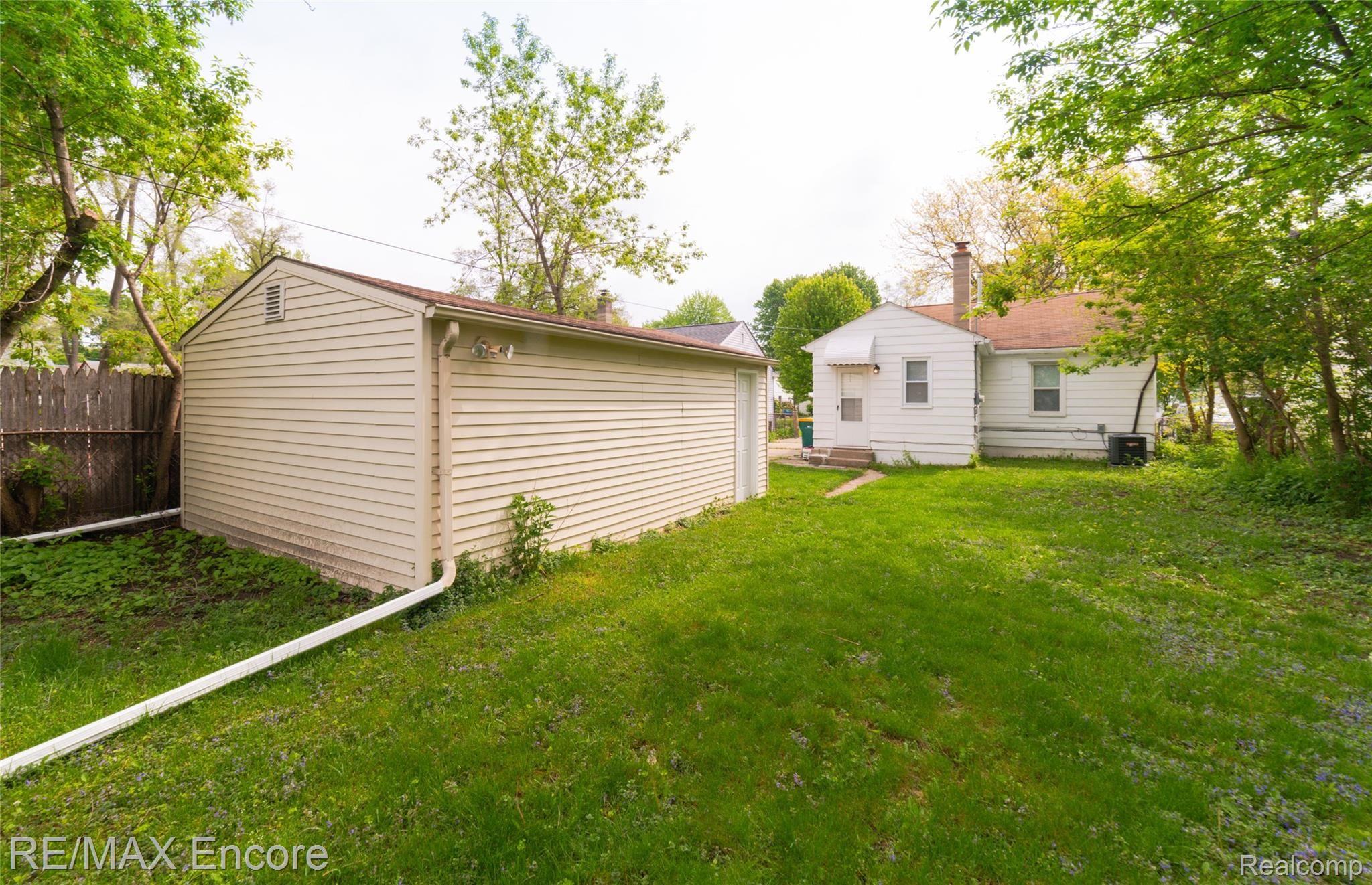 21187 Rensselaer Street Farmington, MI 48336 - Photo 21 of 21 21187 Rensselaer-21.jpg
