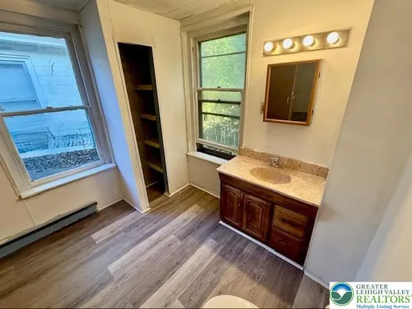 a view of kitchen with washer and dryer