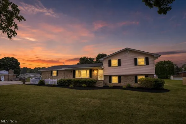 $299,900 | 5550 Easton Street Northeast, Louisville, OH 44641