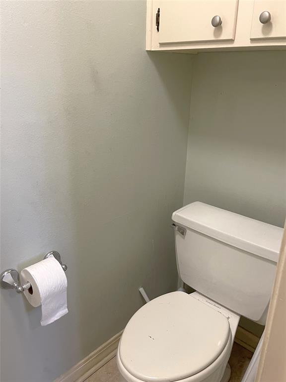 8418 Creswell Road Shreveport, LA 71106 - Photo 23 of 31 Half Bath in Laundry Rm