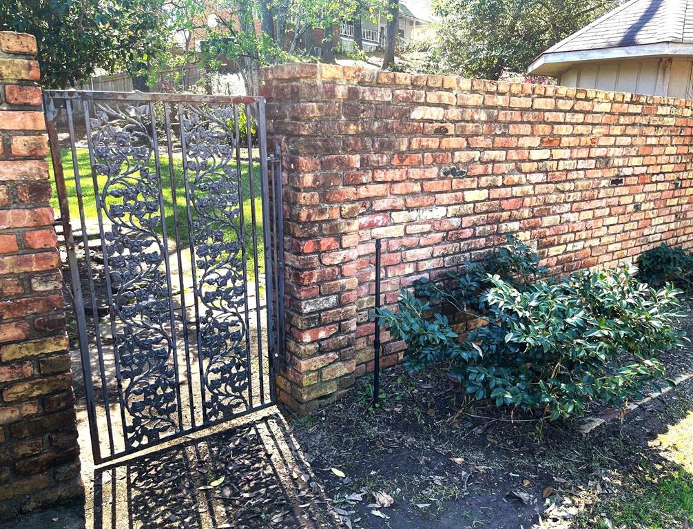 8418 Creswell Road Shreveport, LA 71106 - Photo 24 of 31 Back Yard Gate