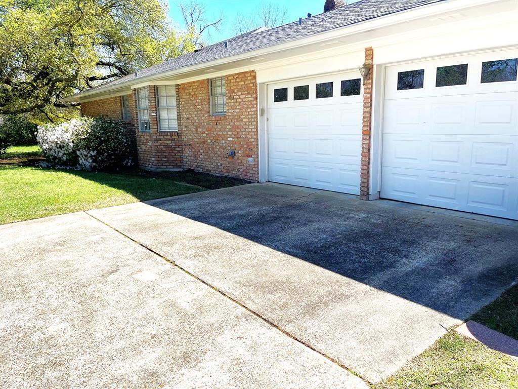 8418 Creswell Road Shreveport, LA 71106 - Photo 3 of 31 Double Garage
