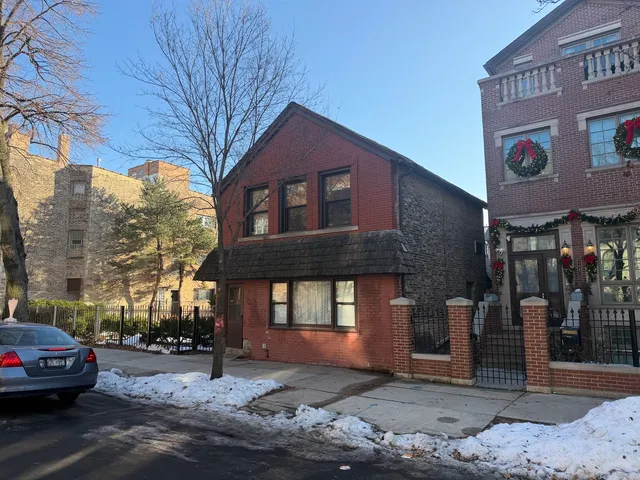 $2,000,000 | 1041 West Polk Street, Chicago, IL 60607