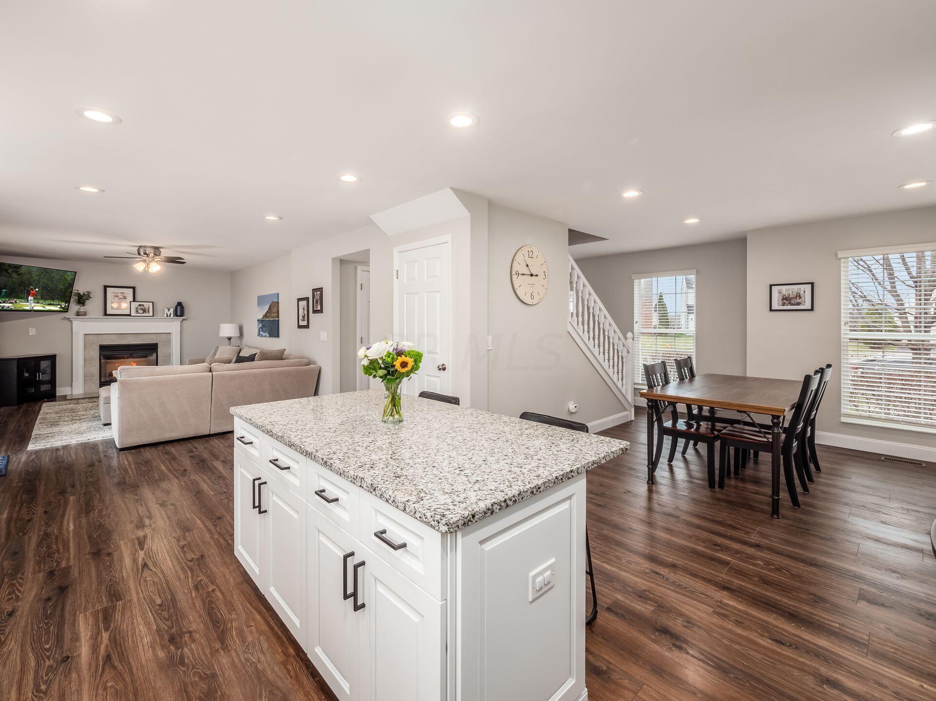 2476 Limestone Way Columbus, OH 43228 - Photo 15 of 52 Kitchen