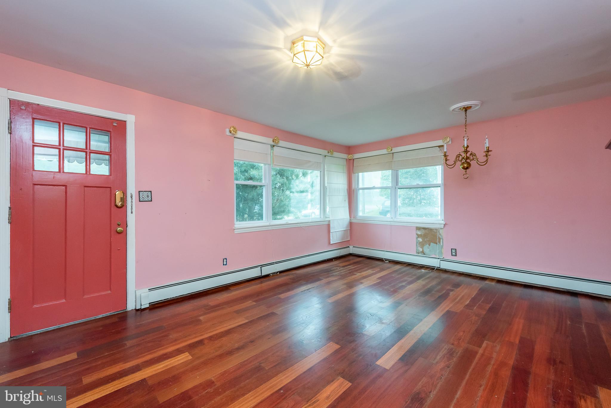 318 Upland Road Baltimore, MD 21208 - Photo 3 of 28 Gallery Image 3