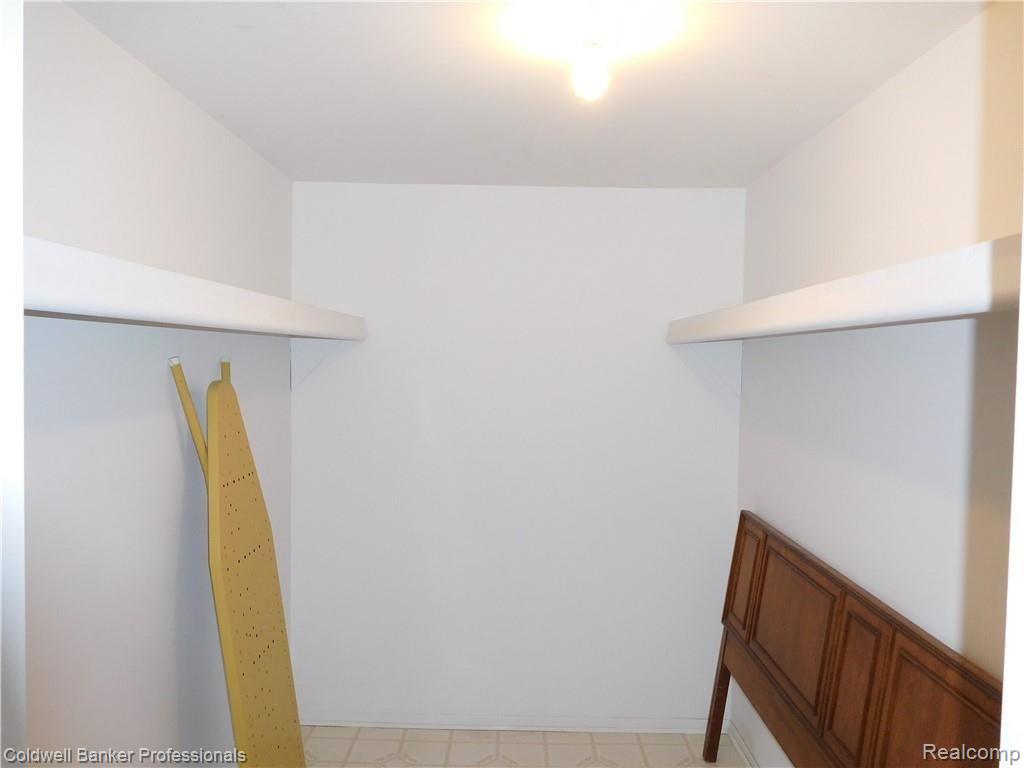 1695 Riverside Drive Rochester Hills, MI 48309 - Photo 4 of 18