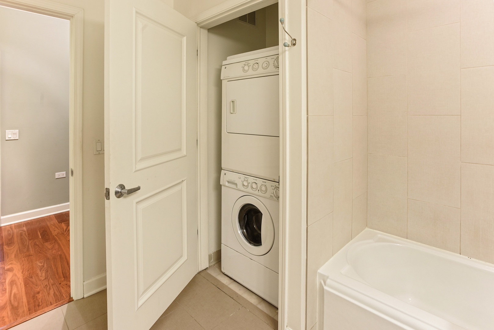 100 East 14th Street, Unit 1008 Chicago, IL 60605 - Photo 13 of 18